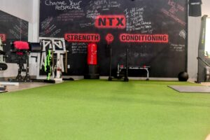 personal training discusses private gym setting in DFW texas arlington